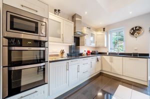 Kitchen Diner angle 2- click for photo gallery